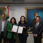 Recibe Marcela Guerra Castillo paquete de 20 iniciativas del Ejecutivo Federal